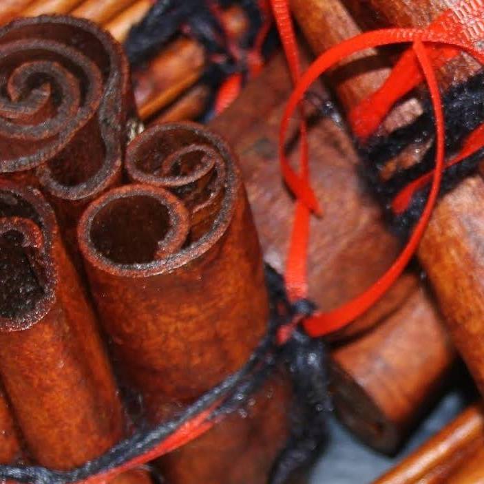 Chunky Quills Bundle Sweet Cinnamon 250g + 10ml refresher oil, Gift Boxed