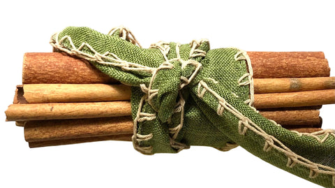 6 x Bundles of Sweet Cinnamon Quills, (10cm, 70g, green, natural cotton ribbon)