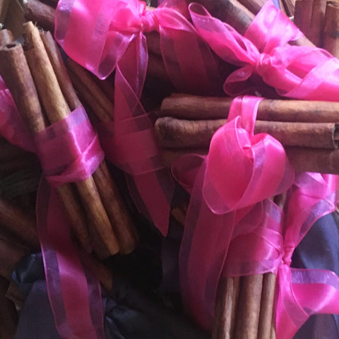Gift Boxed Short ‘n Pink - Sweet Cinnamon Bundle 80g & Refresher Oil 10ml *