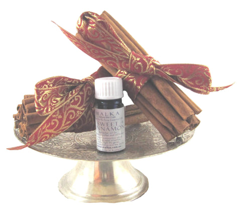 Sweet Cinnamon Bundles (mini) x 2 + 5ml oil with decorative pedestal, gift-boxed
